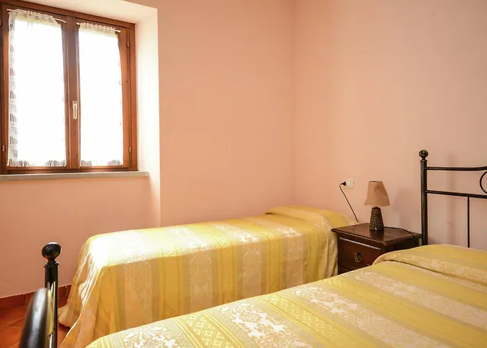 Mansion In Near Σπίτι διακοπών